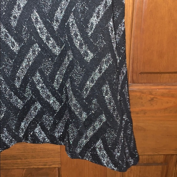 Cable & Gauge Macy’s Sparkly Top - Picture 2 of 3